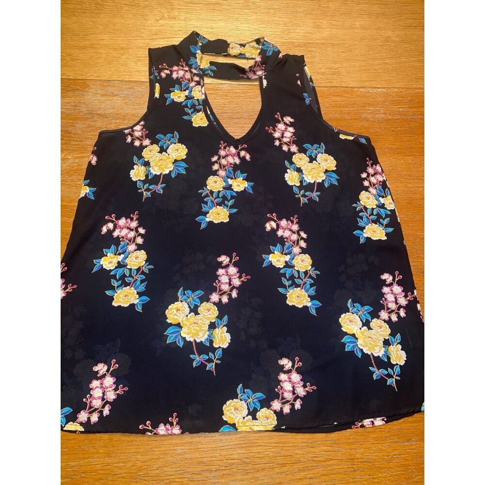 Floral Sleeveless Keyhole Top With Collar